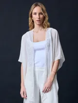 Kimono negro de gasa con apliques de brillos, marca Jessica Mc Clintock.