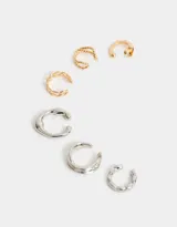 Set de seis earcuffs de metal en color dorado y plateado, con diferentes diseños.