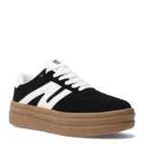 Championes urbanos color beige con suela marrón de goma y detalles en blanco.