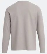 Remera de hombre, modelo slim, color gris claro, con cuello redondo y mangas largas.