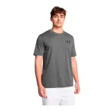Remera celeste de Under Armour, corte clásico, mangas cortas y logo estampado en el pecho.