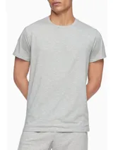 Pack de 3 remeras de algodón gris, con cuello redondo y mangas cortas, con logo de Calvin Klein en el bajo.