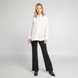 Pantalón negro de corte bootcut, con cintura alta elástica para embarazo.