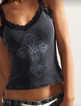 Musculosa gris de algodón con ribete de encaje negro y estampado de cruz con strass.