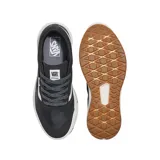 Championes Vans Ultrarange 2.0 color negro con detalles en blanco y gris. Zapatillas de caña baja con cordones grises, suela blanca y detalles en goma color caramelo.