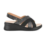 Sandalias de plataforma color beige con tiras cruzadas y ajuste con velcro en el tobillo.