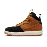 Championes de caña alta Nike Lunar Force 1 Duckboot, color marrón chocolate con detalles en negro y cordones amarillos.