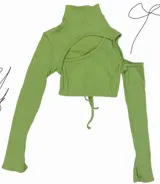 Top asimétrico de morley color verde lima, con cuello alto, manga larga y aberturas cut-out en el pecho y el hombro. Tiene tiras ajustables en la parte trasera y aberturas en los puños.