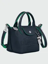 Bolso bandolera Longchamp Le Pliage Xtra XS, color azul marino con detalles en verde.