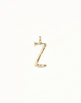 Dije con forma de letra Z mayúscula, bañado en oro, con gancho superior para colgar de una cadena.