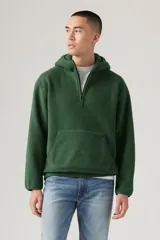 Buzo hoodie verde de sherpa con cierre de media cremallera y bolsillo tipo canguro.