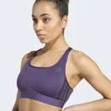 Top deportivo Adidas modelo Powerreact en color violeta, diseñado para entrenamientos de impacto medio. Confeccionado con tecnología CLIMACOOL para mayor transpirabilidad, presenta un cuello cuadrado, espalda deportiva y paneles de malla. Incluye almohadillas removibles y las clásicas tres tiras laterales en contraste.