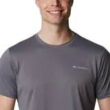 Remera deportiva Columbia Hike Crew color borgoña, de corte clásico y manga corta, con logo estampado en el pecho. Confeccionada en poliéster con tecnología Omni-Wick para absorción de la humedad y control de olores.