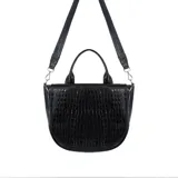 Cartera tipo media luna en material crocco, con asa corta y correa larga regulable y desmontable.
