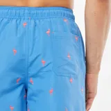 Short de baño celeste con estampado de flamencos rosados y cordón ajustable en la cintura.