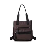 Mochila cartera color verde militar con detalles en negro. Tiene dos bolsillos frontales con cierre y correas ajustables para usar como mochila o al hombro.