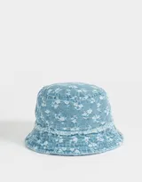 Piluso de denim celeste con estampado de pequeñas flores blancas y borde desflecado.