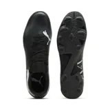 Tacos de fútbol para hombre, color negro, con diseño aerodinámico y suela optimizada para mejor tracción.