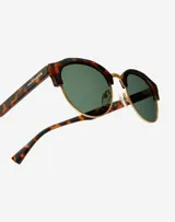Lentes de sol Hawkers unisex, modelo Classic Rounded, con montura carey y lentes verdes polarizadas.