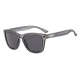 Lentes de sol unisex con montura marrón degradada y lentes grises polarizadas. Fabricados con plástico reciclado. Incluyen estuche transparente.