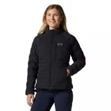 Campera negra con cierre frontal, bolsillos laterales con cierre y logo de la marca en el pecho.