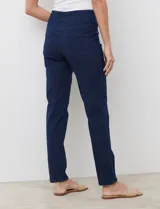 Jegging de algodón elastizado azul, marca Ruby Rd. Pretina ancha elastizada. Delantera con bolsillos simulados. Trasera con bolsillos aplicados.