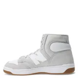 Championes de caña alta New Balance 480, color gris con detalles en blanco y suela marrón.