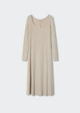 Vestido midi de canalé con diseño evasé, cuello redondo y mangas largas.