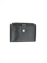 Billetera negra de cuero, compacta y con cierre, ideal para tarjetas y efectivo.