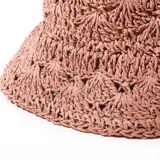 Sombrero de yute tejido con diseño artesanal, ideal para protección solar.