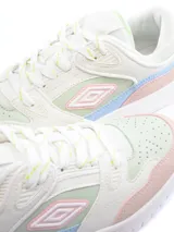 Championes Umbro modelo Shoots Lady, de estilo deportivo urbano, con combinaciones de colores pastel: blanco, rosa pálido, celeste y verde menta. Presentan el logo Umbro en el lateral.
