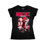 Remera negra entallada de algodón con estampado de Nicki Nicole.