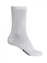 Kit de dos pares de medias blancas de caño medio.