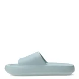 Sandalias tipo slide color celeste, con plataforma y logo de la marca en la tira superior.