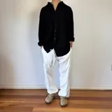 Camisa color salmón de lino con corte oversize y mangas largas.