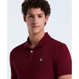 Polo de hombre en tejido interlock color borgoña con diseño liso y el logo Sticker Pete bordado en el pecho.