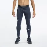 Calza deportiva ajustada Umbro color gris jaspeado, con cintura elástica que lleva el logo repetido de la marca. Presenta un pequeño logo Umbro en la parte inferior de la pierna.