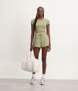 Short deportivo verde oliva de algodón, con cintura alta y ancha de ribana, lazo y modelado holgado.
