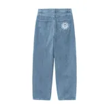 Pantalón de jean celeste de corte recto y pierna ancha, con estampado de sol blanco en el bolsillo trasero derecho.