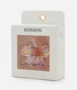 Pinza para el pelo con forma de flor color pastel.