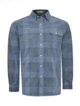 Camisa de franela de algodón orgánico a cuadros en tonos azul, gris y verde. Tiene cuello camisero, manga larga, un bolsillo en el pecho y cierre con botones.