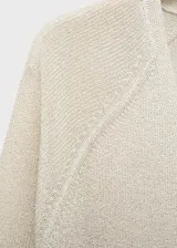 Jersey de punto fino color dorado con cuello pico y manga larga. Tejido con lurex. Colección fiesta y ceremonia.