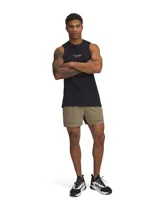 Short deportivo Under Armour Project Rock color verde con detalles en celeste y logo estampado en la pierna.