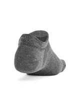 Pack de tres pares de medias deportivas Under Armour unisex, de corte bajo, color gris con logo negro.