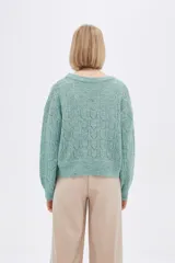 Cardigan verde agua de poliéster, con botones y cuello en V.