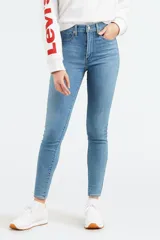Pantalones de jean de tiro alto, corte super skinny y color celeste claro.