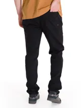 Pantalón de jean de calce slim, color celeste claro, con cinco bolsillos y logo CAT en la parte trasera.
