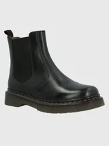 Bota de mujer de cuero negro con diseño de caña alta y suela gruesa.