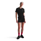 Remera deportiva Nike Swift Dri-Fit negra de manga corta con logo blanco en el pecho.