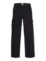 Pantalón cargo negro de pierna ancha con fit amplio y tiro medio alto. Cuenta con bolsillos delanteros, traseros y laterales, además de puños ajustables con cordón.